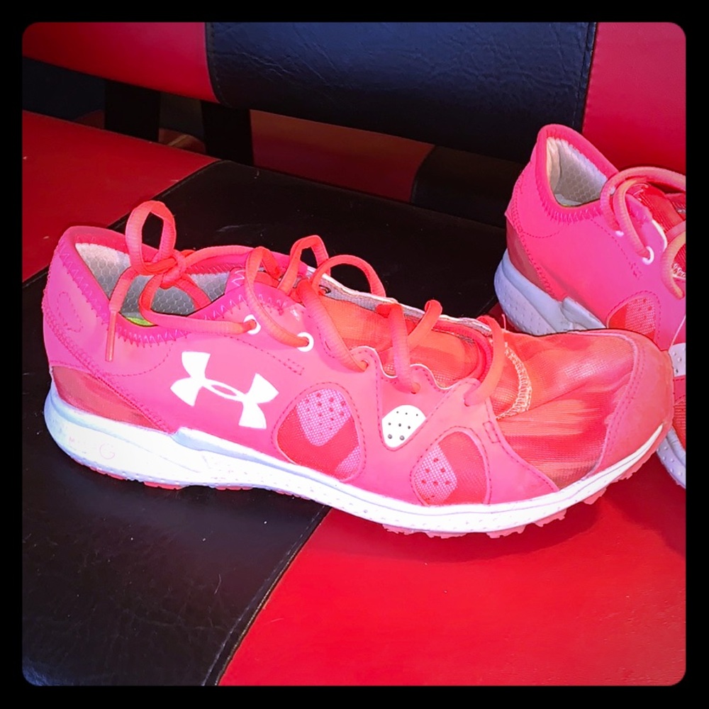 Women’s tennis shoes